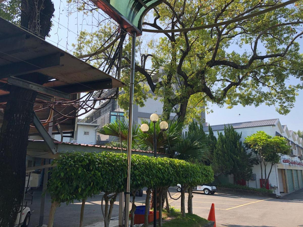 星辰庭園汽車旅館 Douliu Esterno foto